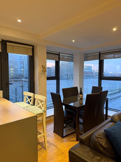 Liffey River View Apartment, Grand Canal Dock