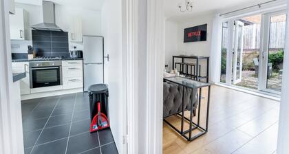 Modern Liverpool Stay | Near Docks & Centre