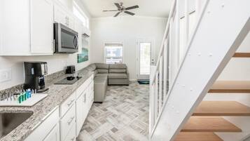 Deluxe Cottage, Multiple Beds, Mountain View | Interior