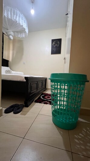 1 bedroom, iron/ironing board, WiFi, bed sheets - Adorable 1-bedroom apartment perfect for your relaxing getaway . (Nairobi)