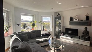 Living area - Andrea vacation apartment with fantastic garden (Sasbach am Kaiserstuhl)