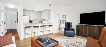 Steps to Auburn's Campus ~ Beautifully Remodeled Condo + Sleeps 8