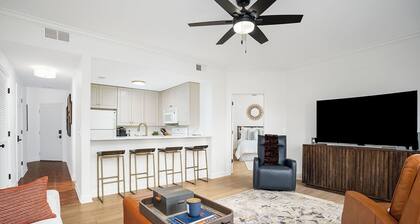Steps to Auburn's Campus ~ Beautifully Remodeled Condo + Sleeps 8