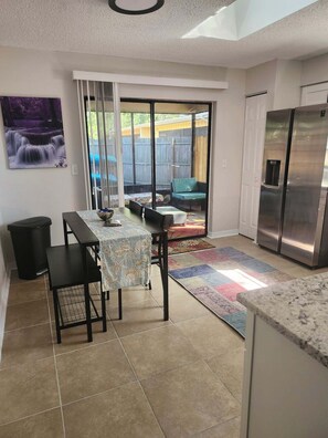 Interior - 2-bedroom house in adorable Crystal River , the Manatee capital of the world (Crystal River)