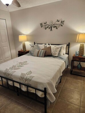 2 bedrooms, WiFi, bed sheets - 2-bedroom house in adorable Crystal River , the Manatee capital of the world (Crystal River)