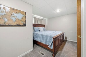 1 bedroom, iron/ironing board, free WiFi, bed sheets - Cozy 1-bedroom apartment in peaceful Wathena with AC (Wathena)