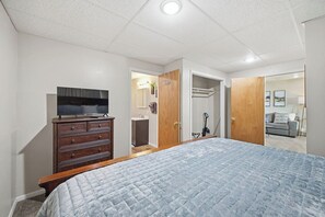 Room - Cozy 1-bedroom apartment in peaceful Wathena with AC (Wathena)