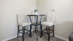 A corner room with two chairs, a small round table, and a potted plant. - Cozy 1-bedroom apartment in peaceful Wathena with AC (Wathena)