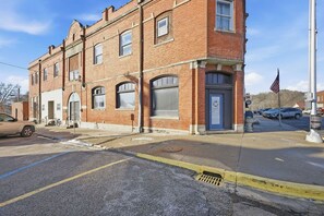 Exterior - Cozy 1-bedroom apartment in peaceful Wathena with AC (Wathena)