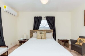 2 bedrooms, WiFi, bed sheets - Quiet Bungalow near Beach Barefoot Bungalow 3 (Las Conchas)