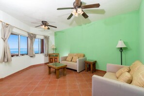 TV - Quiet Oceanview Home near Ocean Brisa del Mar B (Bahía la Choya)