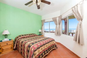 3 bedrooms, WiFi, bed sheets - Quiet Oceanview Home near Ocean Brisa del Mar B (Bahía la Choya)