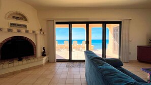 TV - Charming 3-Bedroom Beachfront Home Bahia Delfin (Las Conchas)