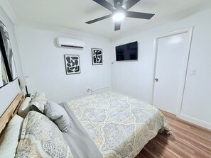 1 slaapkamer, een strijkplank/strijkijzer, reisbedje, wifi