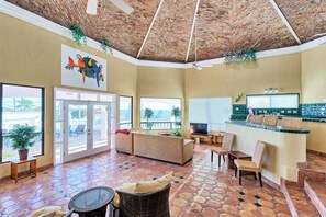 TV - Beautiful Oceanview Bungalow Barefoot Bungalow 2 (Las Conchas)