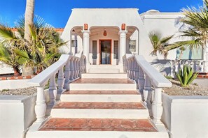 Exterior detail - Beautiful Oceanview Bungalow Barefoot Bungalow 2 (Las Conchas)