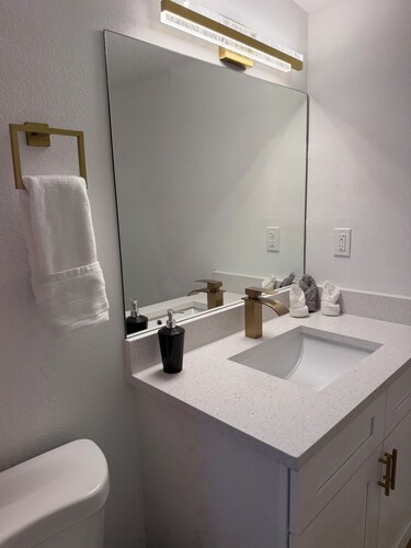 Adorable 1-bedroom studio with AC in vibrant Tampa
