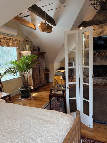 Escape to the TreeHouse-PrivateRetreat