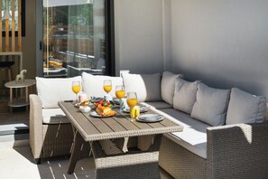 Deluxe Duplex, Mountain View | Outdoor dining - Nicole Collection - Meganisi Cove Suites (Meganisi)
