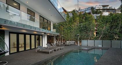 Sleek Hollywood Hills Mansion: Rooftop & City Views