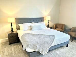 1 habitación, tabla de planchar con plancha, cuna de viaje y wifi 
