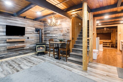 Rustic cabins in the pines 2 cabins sleeps 14