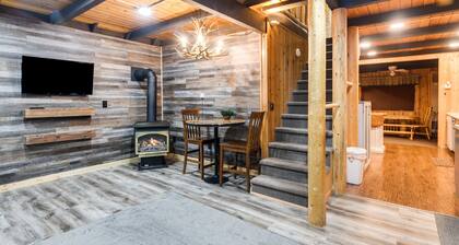 Rustic cabins in the pines 2 cabins sleeps 14