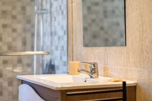 Shower, hair dryer, towels - GuestReady - Peaceful retreat in Caniço (Caniço)