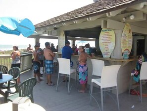 Outdoor dining - sanddwellers retreat (Myrtle Beach)