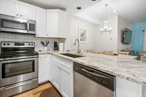 Private kitchen - sanddwellers retreat (Myrtle Beach)