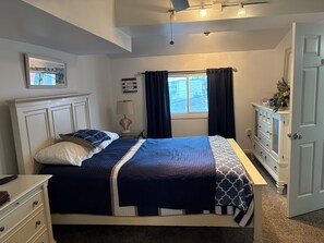 3 bedrooms, iron/ironing board, free WiFi, bed sheets - Spacious 3-bedroom condo on the boardwalk with fantastic views. (Wildwood)