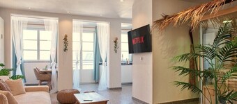 JASTA Homes: Cozy Loft with Infrared Sauna, Old Town, Parking, Netflix – NEW!