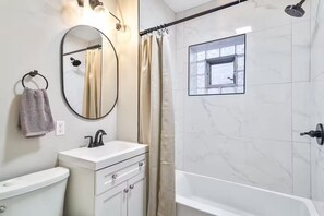 Bathroom - MTR-Gym Gear-Garage Parking-Patio - Work Space (Chicago)