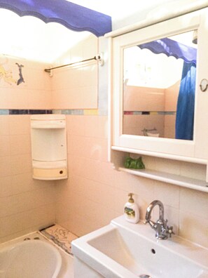 Bathroom - Charming 4-bedroom villa in Luz perfect for relaxing getaways (Luz)