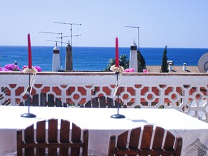 Outdoor dining - Charming 4-bedroom villa in Luz perfect for relaxing getaways (Luz)