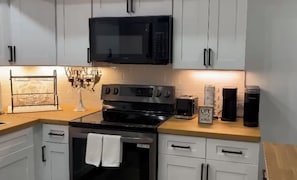 Fridge, microwave, oven, stovetop - Comfortable Titusville Townhouse - Close to Space Coast, Dining & Shopping (Titusville)