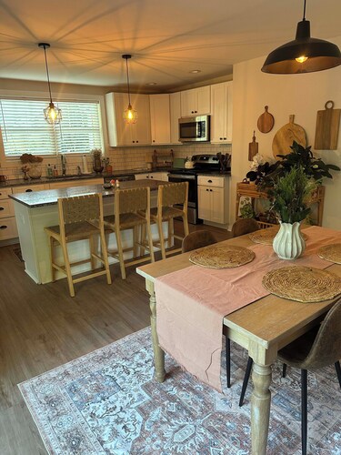 Cute & Cozy 2 Bdrm Getaway  Close to Downtown