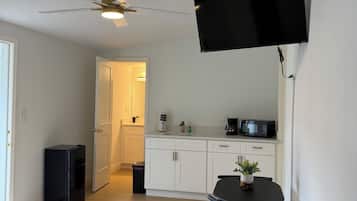 1 habitación, wifi y ropa de cama