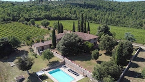 A villa with a swimming pool, surrounded by vineyards and trees. - Villa nestled in the vineyards of chianti with private pool (Pieve A Presciano)