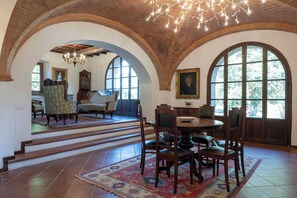 Dining - Vrbo Property (Pieve A Presciano)