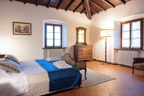 Room - Vrbo Property (Pieve A Presciano)