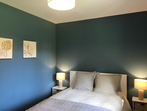 3 chambres, fer et planche à repasser, Wi-Fi, draps fournis