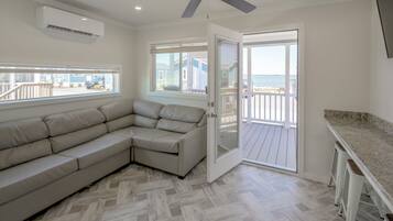 Cottage, Balcony, Sea View | Living area