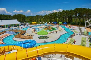 Seasonal outdoor pool - Chincoteague Bay RV Resort & Cottages (Chincoteague)