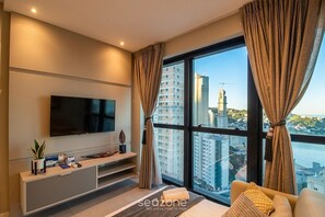 Basic Apartment | 1 bedroom, premium bedding, blackout curtains, free WiFi - Apt. w/ AC in Trindade, Floripa Tst001 (Florianópolis)