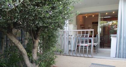 Large studio 40 square metres garden secure condominium parking
