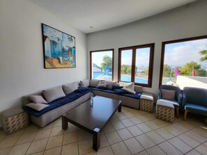 TV - Enjoyable studio with AC in vibrant Cabo Negro (Cabo Negro)