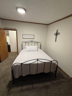 3 bedrooms, WiFi, bed sheets
