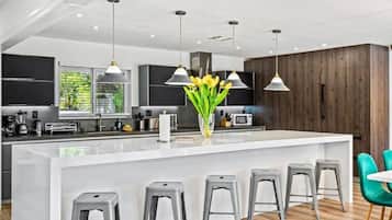 Comfort Room | Private kitchen