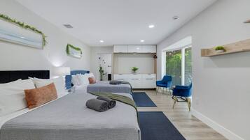 Comfort Room | Iron/ironing board, free WiFi, bed sheets